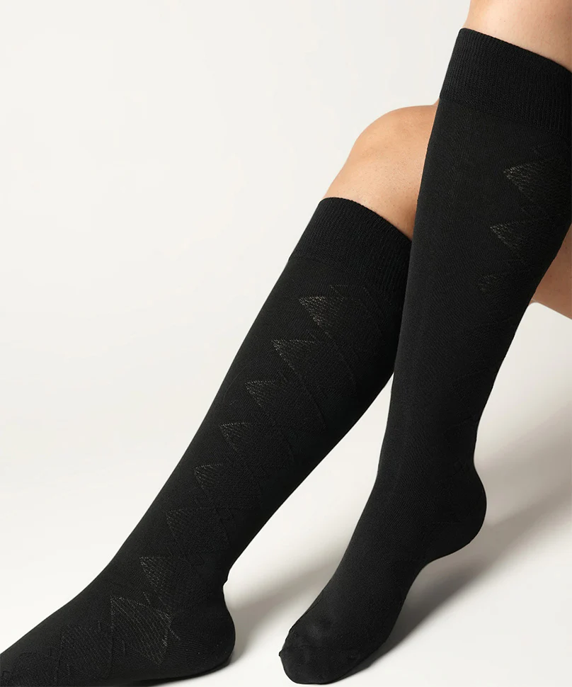 Momo - Black