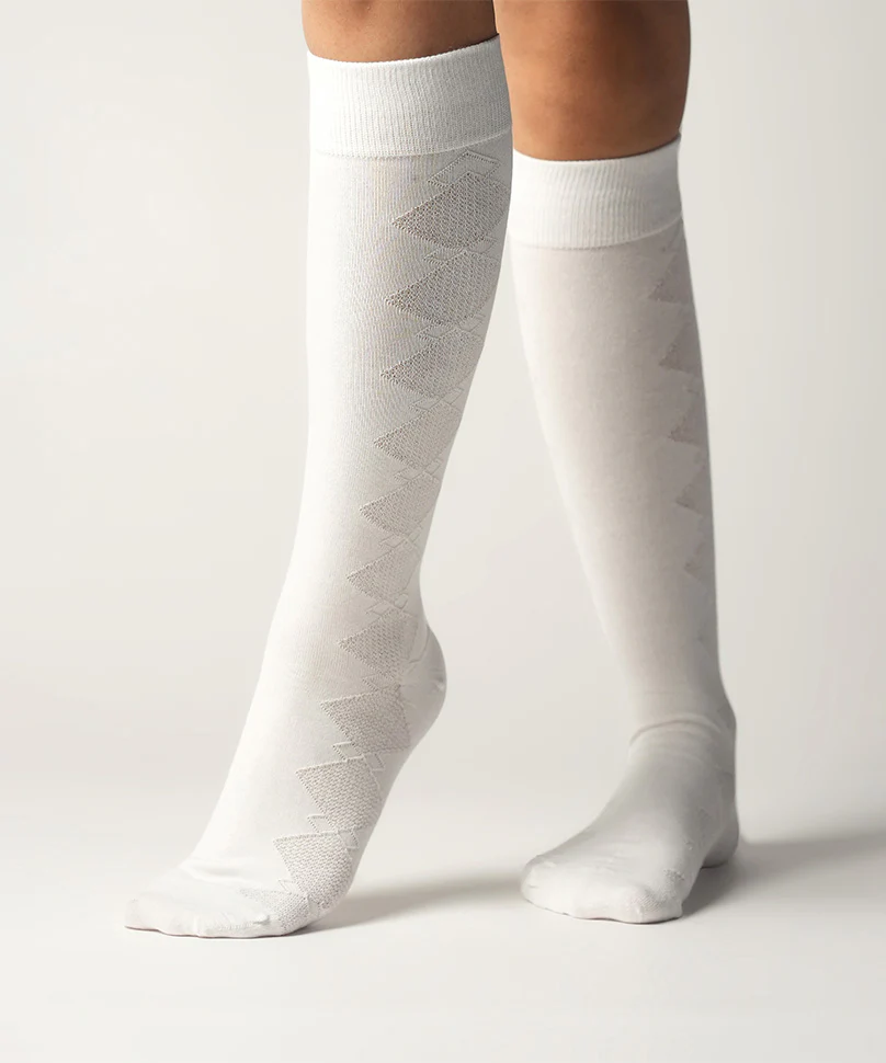 Momo - White - Image 2